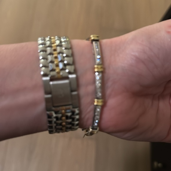 Bulova watch, beautiful two-toned. - Picture 10 of 11